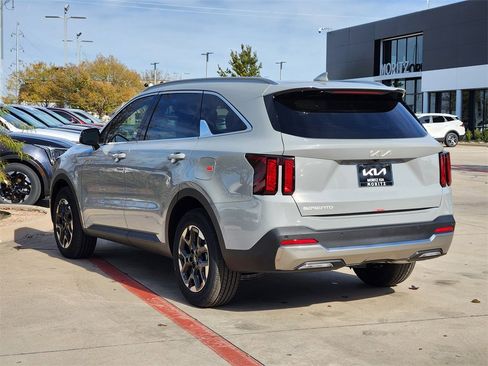 New 2026 Kia Sorento S image 3