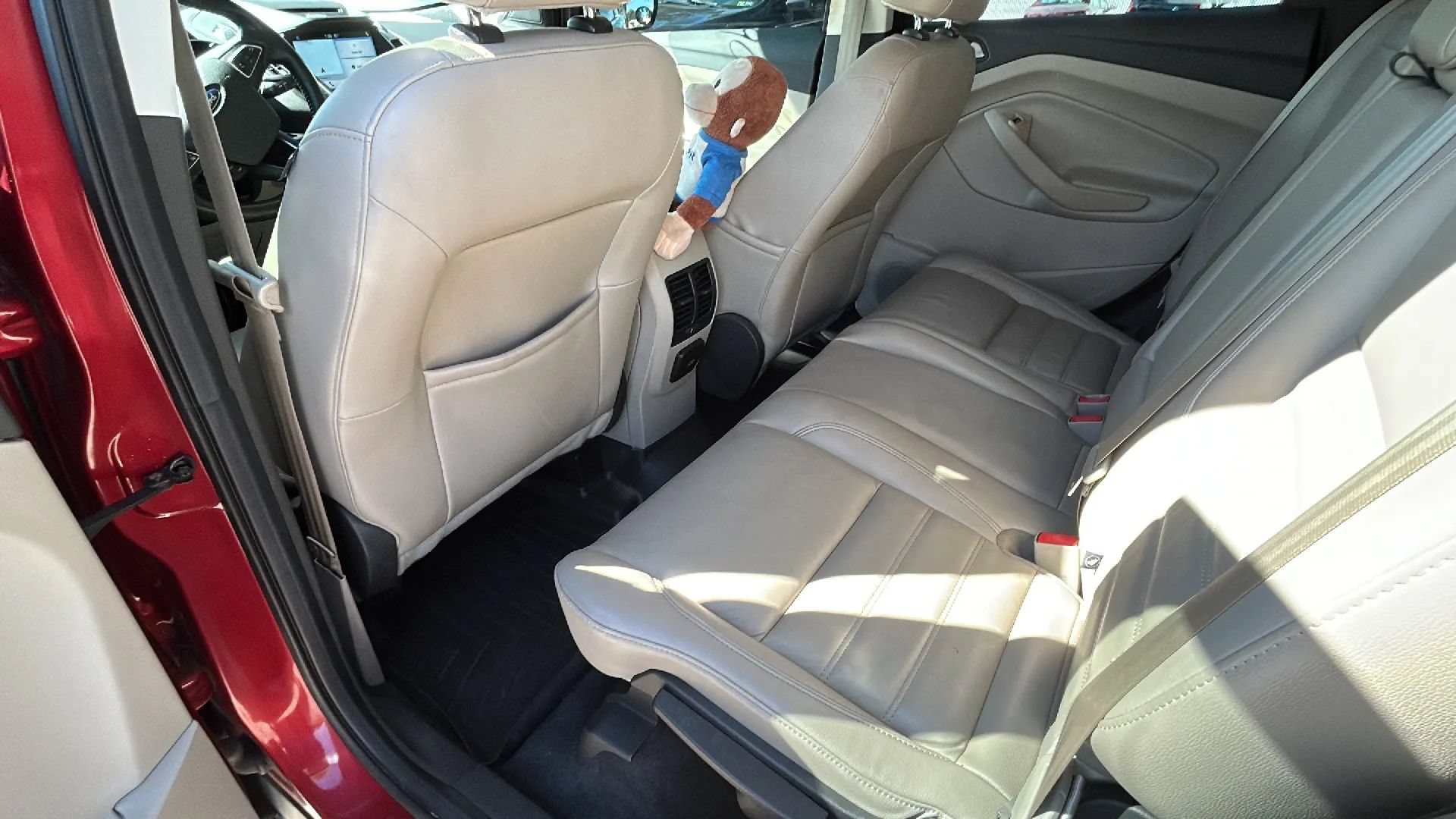 Used 2017 Ford Escape Titanium FWD image 17