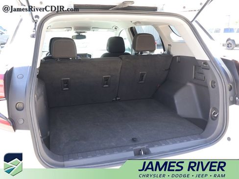 Used 2024 GMC Terrain SLE FWD image 14