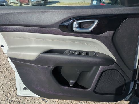 Used 2024 Jeep Compass Limited image 21