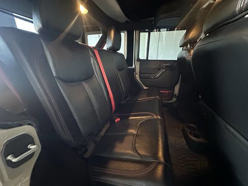 Used 2017 Jeep Wrangler Unlimited Rubicon image 28