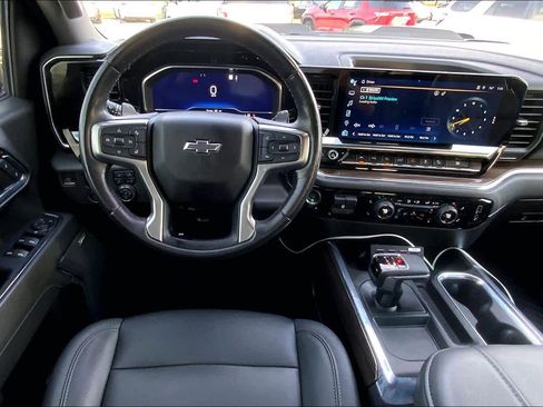 Used 2023 Chevrolet Silverado 1500 LT Trail Boss w/ LT Trail Boss Premium Package AWD/4WD image 6