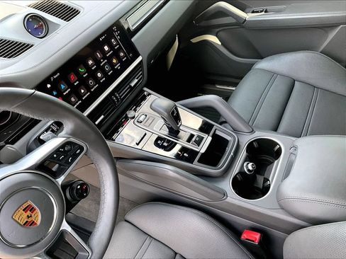 Certified 2022 Porsche Cayenne Platinum Edition AWD/4WD image 17