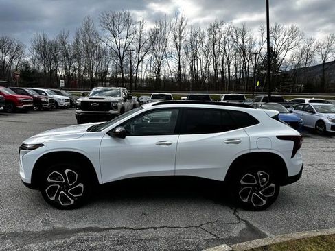Used 2024 Chevrolet Trax RS w/ Driver Confidence Package image 4