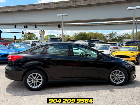 Used 2018 Ford Focus SE FWD image 7