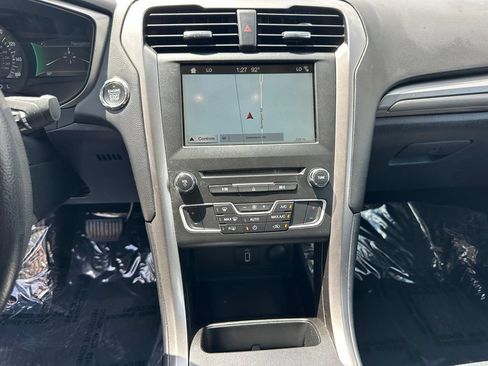 Used 2018 Ford Fusion SE w/ Fusion SE Technology Package FWD image 26