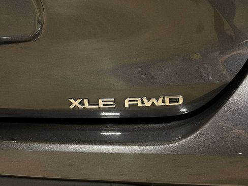 Used 2022 Toyota Highlander XLE AWD/4WD image 28