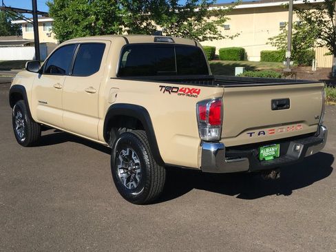 Used 2020 Toyota Tacoma TRD Off-Road AWD/4WD image 4