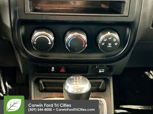 Used 2016 Jeep Patriot Sport image 9