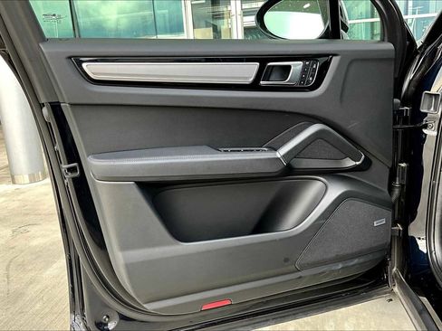 Used 2023 Porsche Cayenne image 35