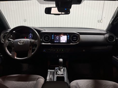 Used 2018 Toyota Tacoma TRD Off-Road image 19