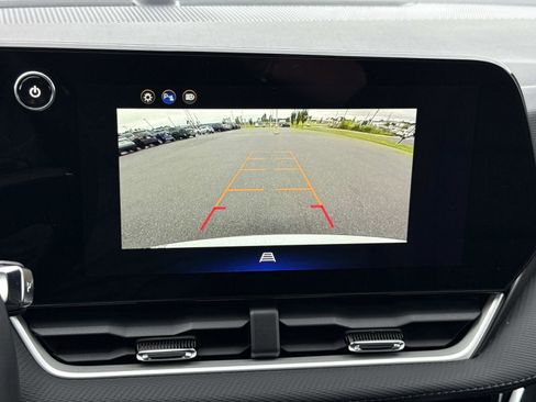 Used 2025 Chevrolet Equinox LT w/ Convenience Package II image 4