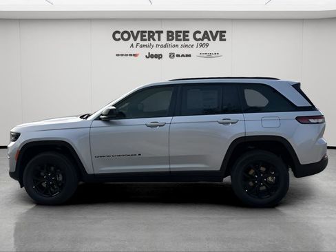 New 2025 Jeep Grand Cherokee Altitude image 5