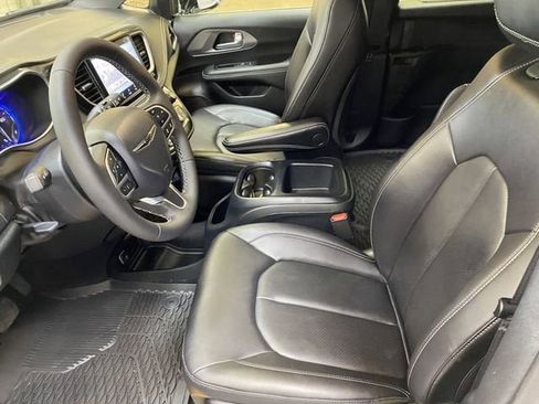 Used 2026 Chrysler Pacifica Select AWD/4WD image 20