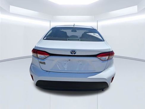 Used 2025 Toyota Corolla LE FWD image 5