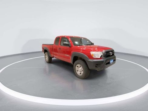 Used 2014 Toyota Tacoma 4x4 w/ Convenience Package image 2