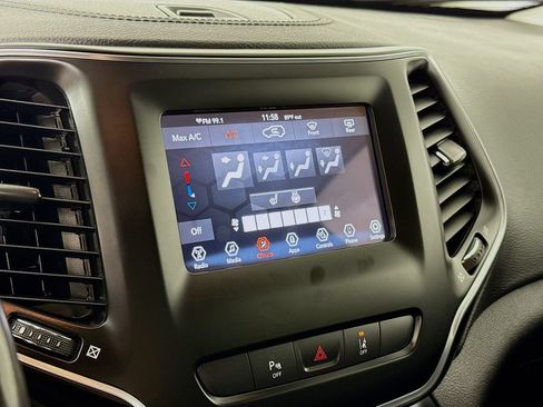 Used 2021 Jeep Cherokee Latitude Lux w/ Mopar Interior Package AWD/4WD image 16