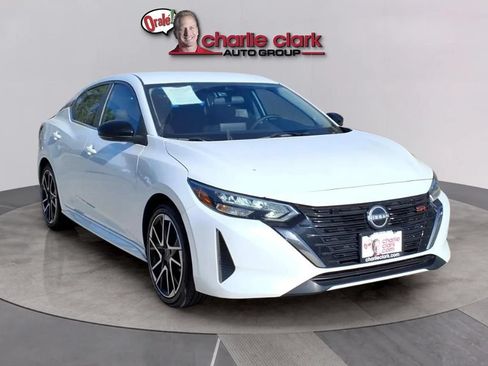 Used 2025 Nissan Sentra SR FWD image 7