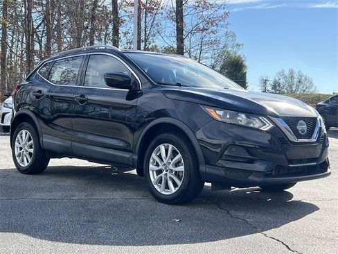 Used 2020 Nissan Rogue Sport SV image 2
