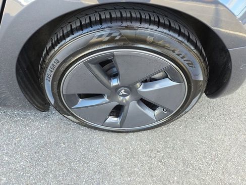 Used 2021 Tesla Model 3 Standard Range Plus image 12