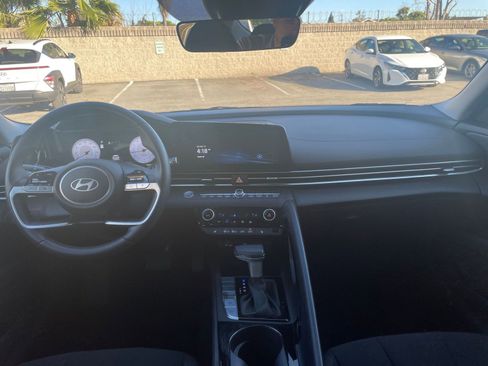 Used 2025 Hyundai Elantra SEL image 35
