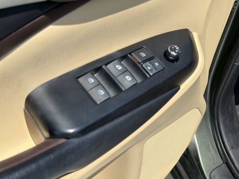 Used 2019 Toyota Highlander XLE FWD image 13
