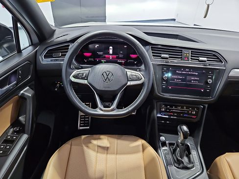 Used 2023 Volkswagen Tiguan SE R-Line image 7