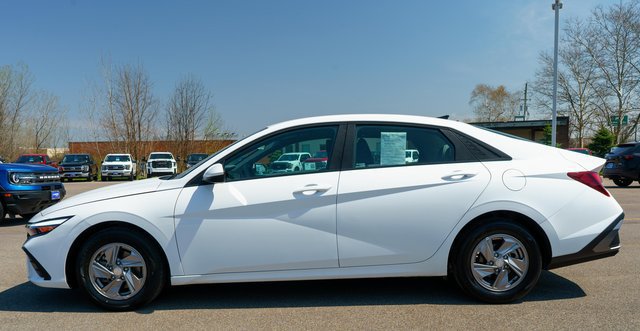 Used 2024 Hyundai Elantra SE FWD image 9