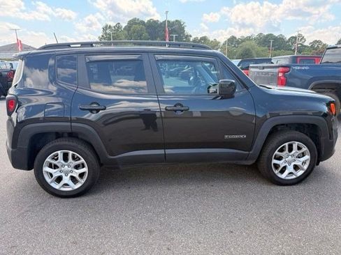 Used 2018 Jeep Renegade Latitude w/ UConnect 8.4 Nav Group AWD/4WD image 8