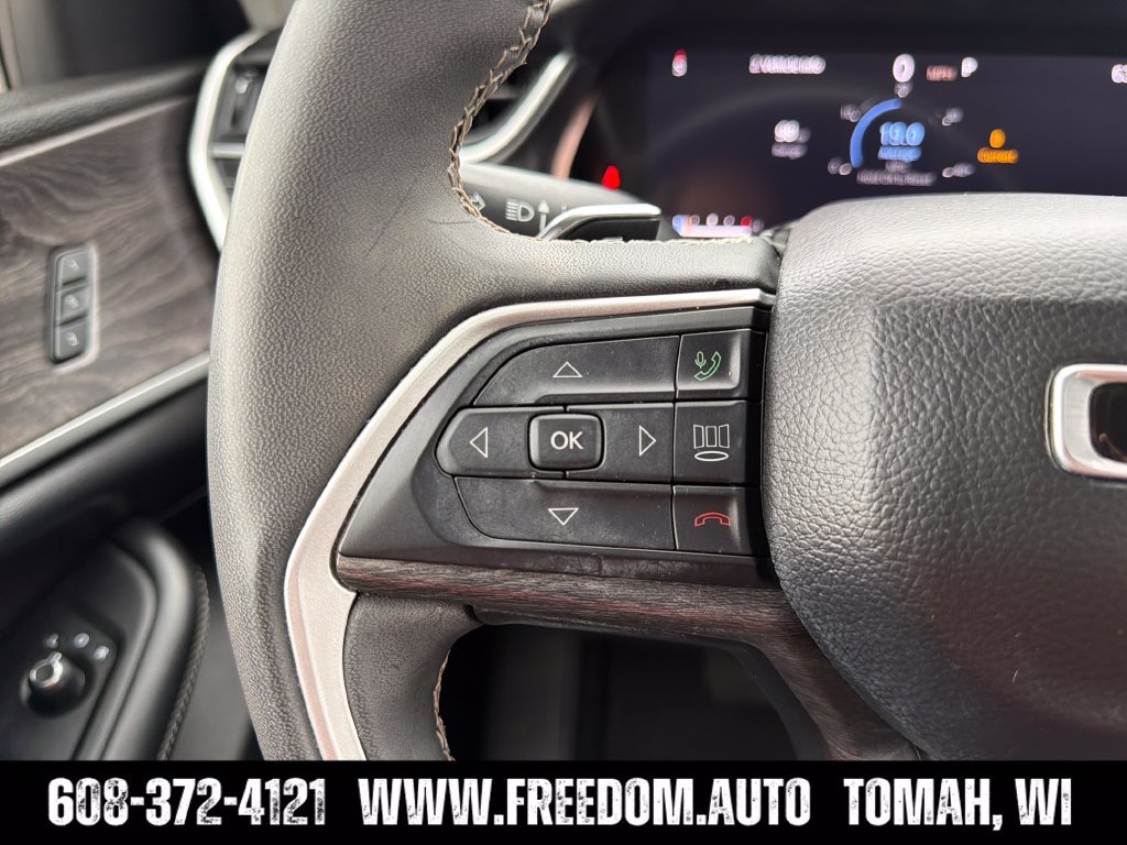 Used 2023 Jeep Grand Cherokee L Limited w/ Luxury Tech Group II AWD/4WD image 16