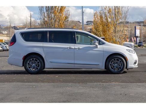 Used 2021 Chrysler Pacifica Limited w/ Premium & Safety Sphere Group image 2