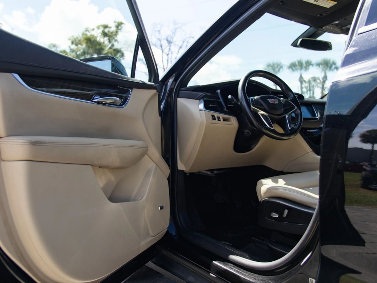 Used 2019 Cadillac XT5 FWD image 14