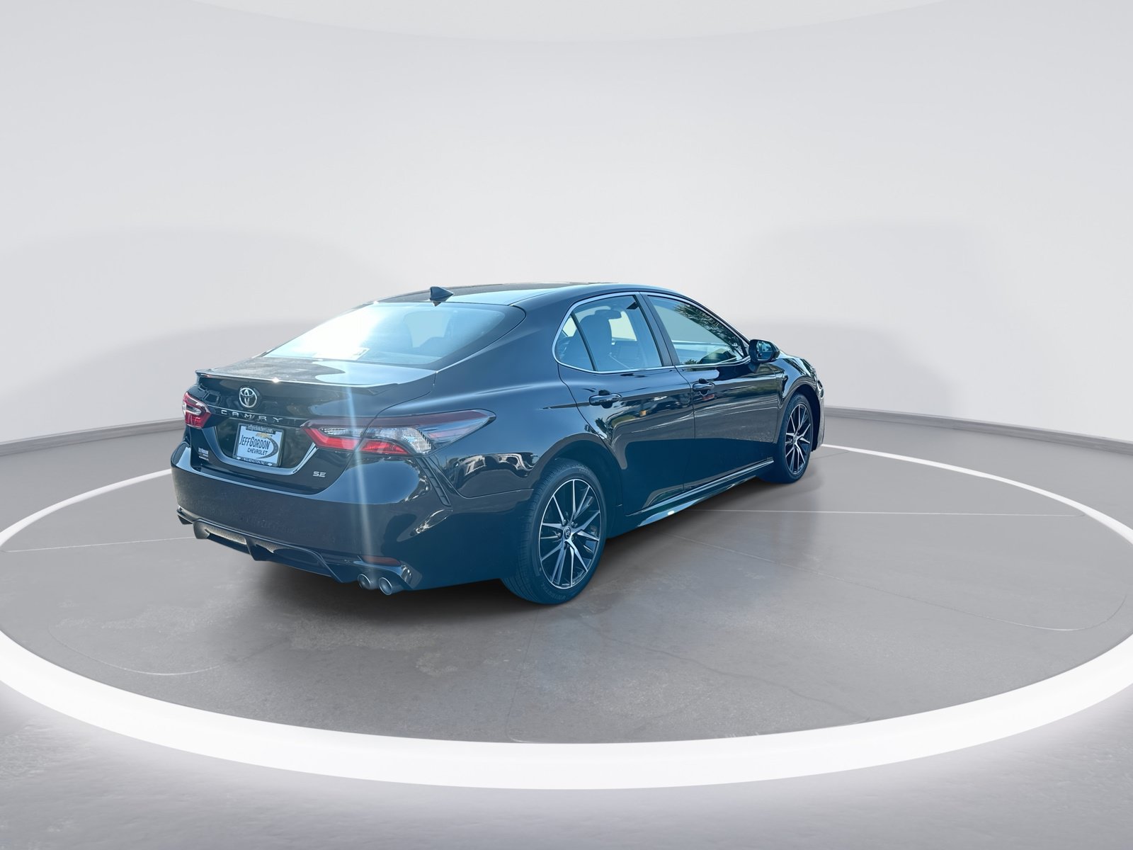 Used 2023 Toyota Camry SE FWD image 9