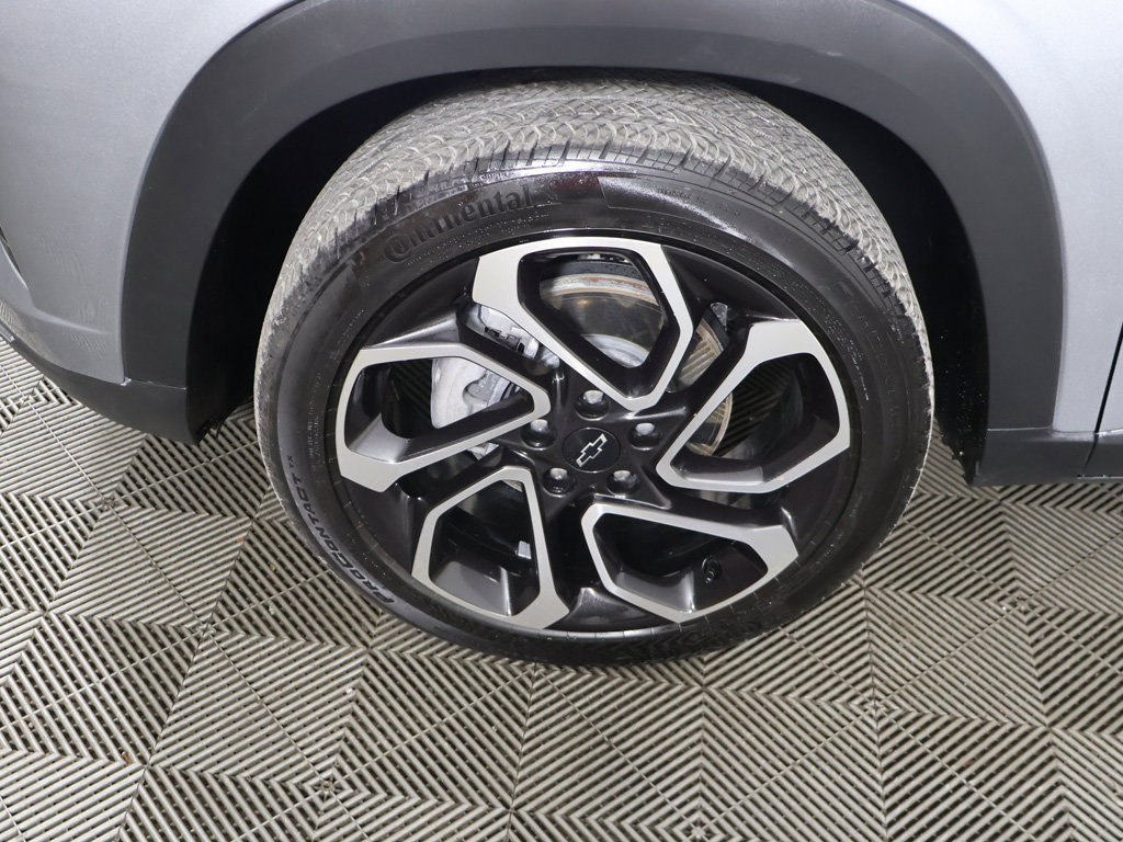 Used 2025 Chevrolet Trax RS FWD image 15