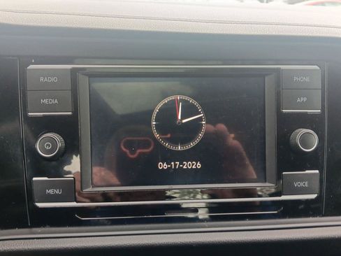 Used 2022 Volkswagen Jetta SE w/ Panoramic Sunroof Package FWD image 19