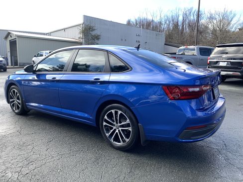 Used 2023 Volkswagen Jetta Sport image 6