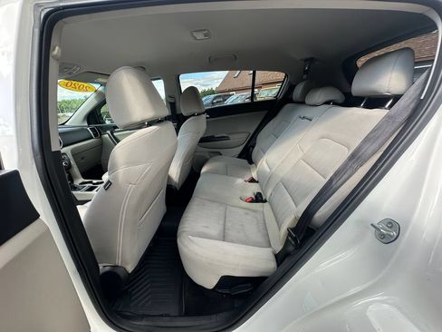 Used 2020 Kia Sportage LX AWD/4WD image 18