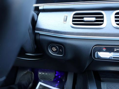 Certified 2024 Mercedes-Benz GLS 450 4MATIC image 31