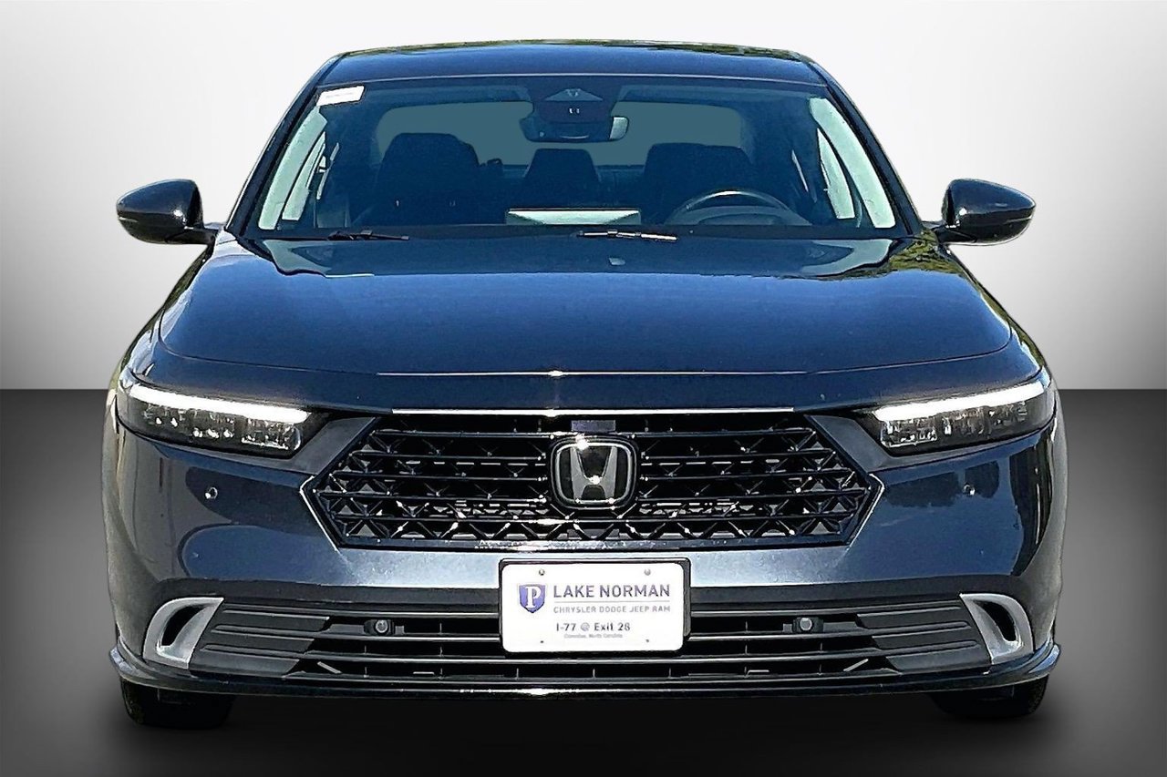 Used 2023 Honda Accord Touring image 3
