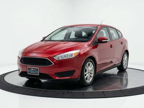 Used 2017 Ford Focus SE FWD image 1