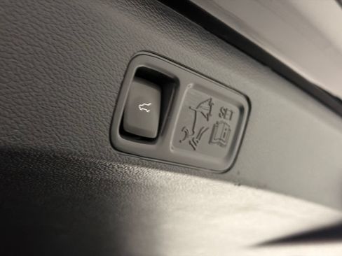 Certified 2023 Lincoln Navigator Reserve AWD/4WD image 10