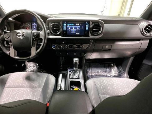 Used 2019 Toyota Tacoma TRD Sport AWD/4WD image 15