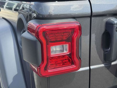 Used 2024 Jeep Wrangler Unlimited Sport AWD/4WD image 11