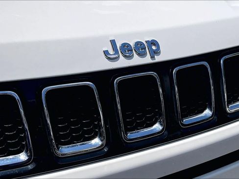 Used 2018 Jeep Compass Latitude w/ Popular Equipment Group FWD image 32