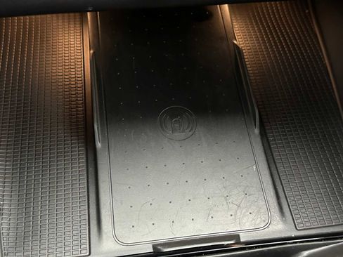 Used 2025 Volvo XC40 B5 Ultra w/ Climate Package image 30