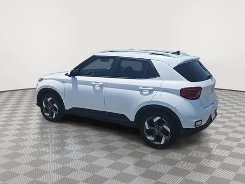 Used 2022 Hyundai Venue SEL FWD image 6