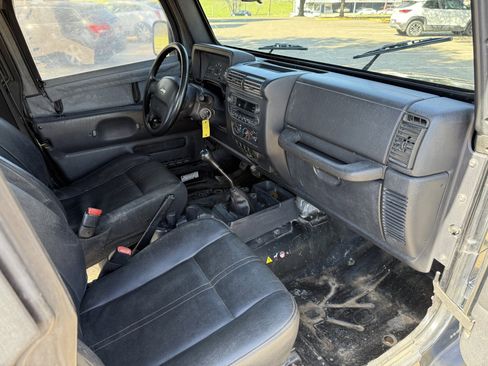 Used 2005 Jeep Wrangler SE image 13