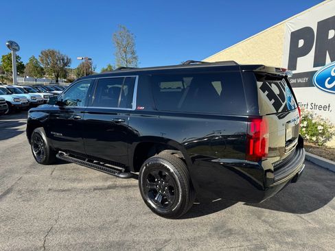 Used 2017 Chevrolet Suburban LT w/ Luxury Package image 9