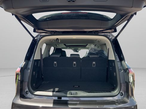 Certified 2026 INFINITI QX80 Luxe w/ Cargo Package AWD/4WD image 39