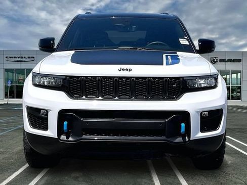 Used 2023 Jeep Grand Cherokee Trailhawk w/ Advanced Protech Group II AWD/4WD image 2